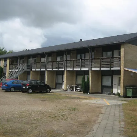 Mini 12- Meget Taet Pa Lego House Og Centrum Billund