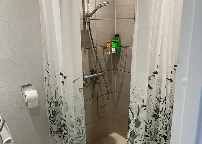 Mini 12- Meget Taet Pa Lego House Og Centrum